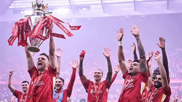 Diogo Jota lifts the Premier League trophy