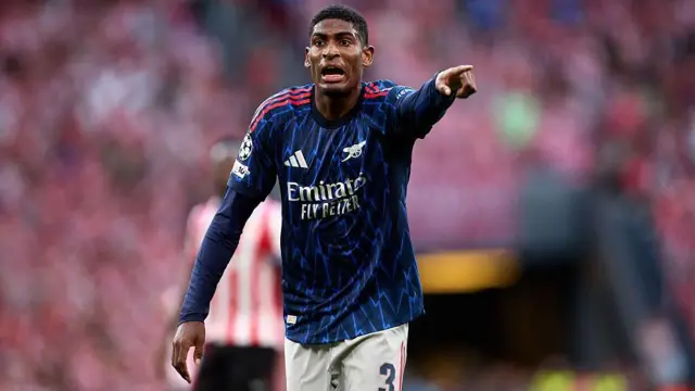 Cristhian Mosquera shouts instructions against Athletic Bilbao