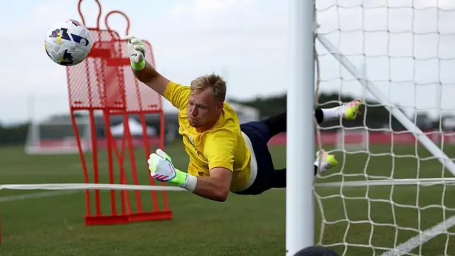 Aaron Ramsdale saves a shot in training