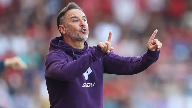 Vitor Pereira gestures to his players during Wolverhampton Wanderers defeat at Bournemouth in the Premier League