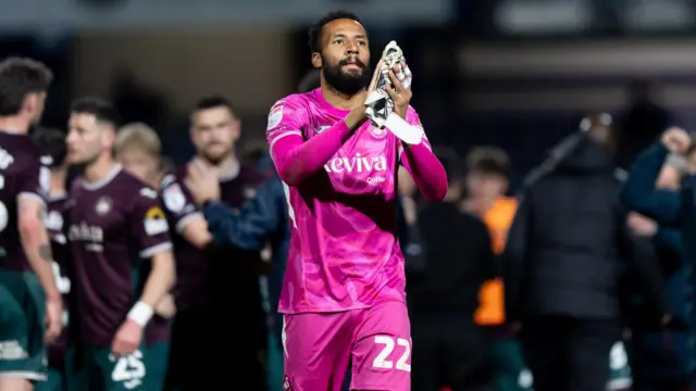 Lawrence Vigouroux applauds Swansea fans 