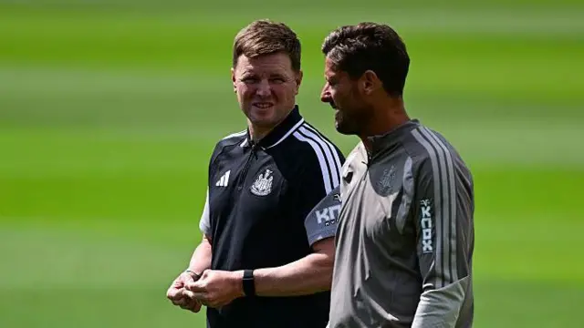 Eddie Howe and Jason Tindall speak during pre-season training