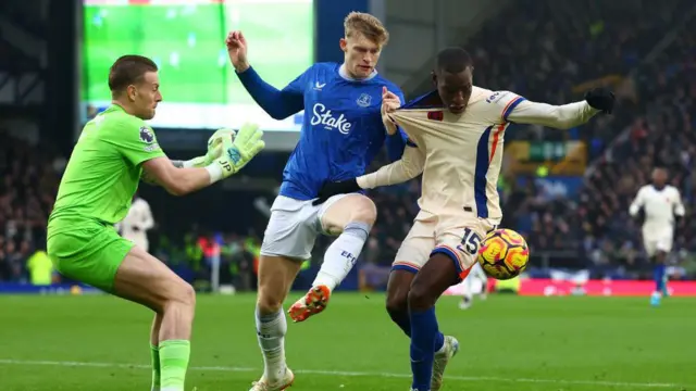 Jarrad Branthwaite and Jordan Pickford (L) of Everton in action with Nicolas Jackson of Chelsea during the Premier League match between Everton FC and Chelsea FC at Goodison Park