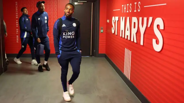 Ricardo Pereira of Leicester City arrives at St Mary's Stadium