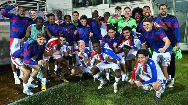 Crystal Palace players pose after beating Fiorentina 