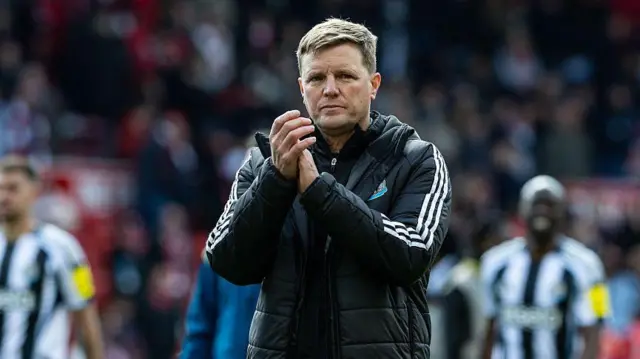 Eddie Howe applauding
