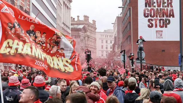 Liverpool fans at the trophy parade