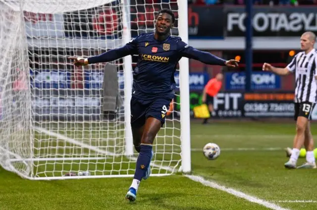 Amadou Bakayoko celebrates