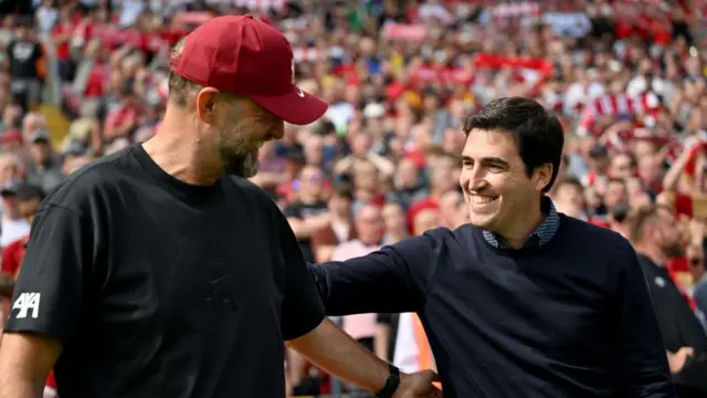 Jurgen Klopp shares an embrace with Andoni Iraola