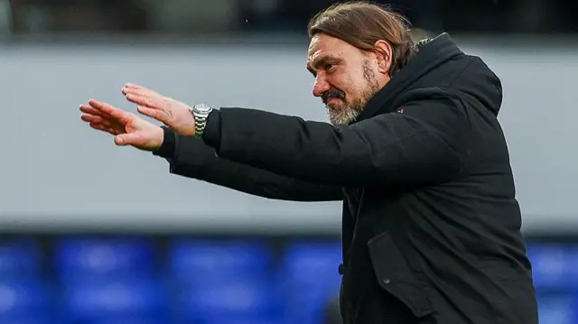 Daniel Farke celebrates with fans