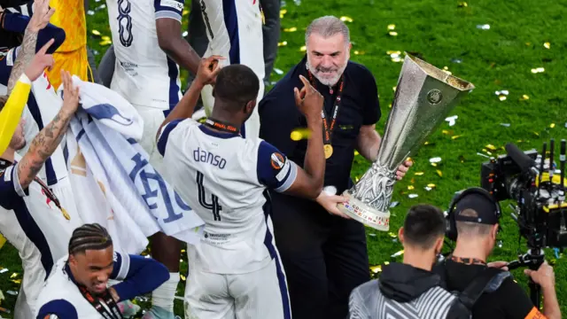 Ange Postecoglou with the Europa League trophy