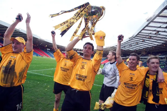 Livingston lift the 2004 Scottish League Cup