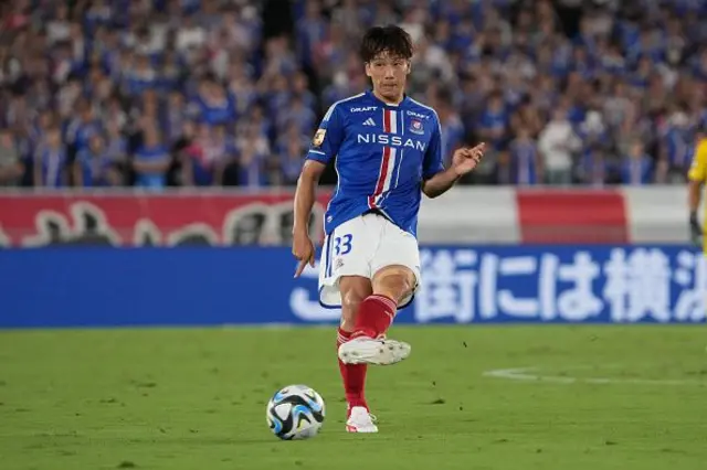 Ryotaro Tsunoda passes the ball while playing for Yokohama F. Marinos