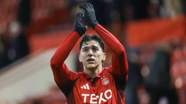 Aberdeen's Marko Lazetic applauds the fans during a William Hill Premiership match between Aberdeen and Hibernian at Pittodrie Stadium