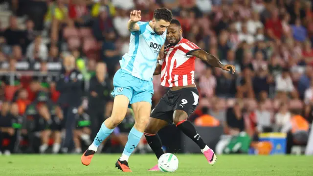 Southampton's Cyle Larin and West Ham's Max Kilman battle for the ball during their EFL Cup match on Tuesday