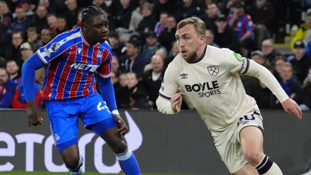Jaydee Canvot and Jarrod Bowen battle for possession