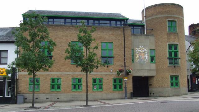 Luton Crown Court