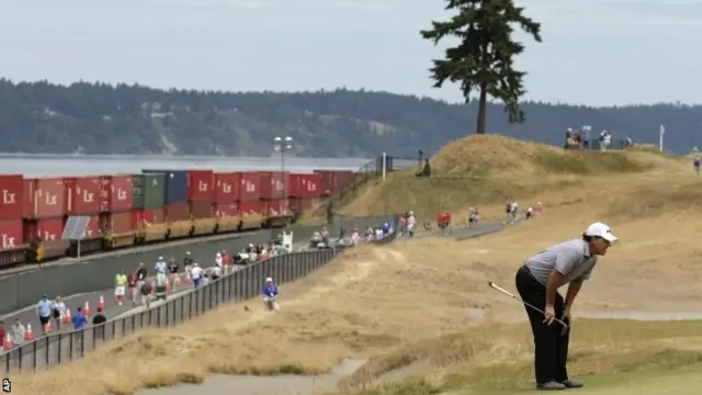 Phil Mickelson on the 17th green