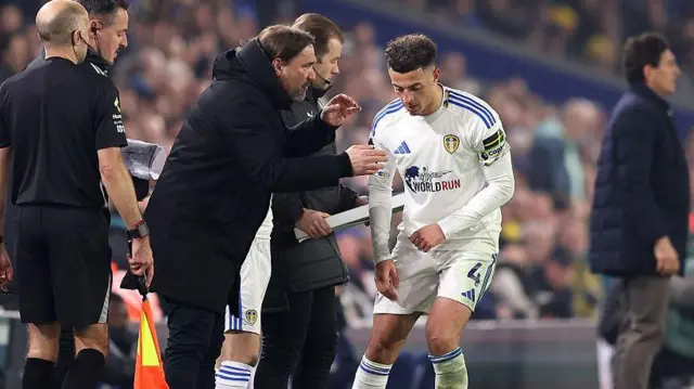 Daniel Farke, manager of Leeds United, speaks to Ethan Ampadu.