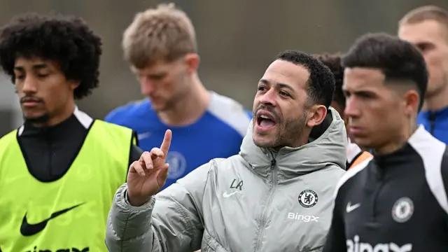 Liam Rosenior talking and pointing in the air to his players, including Joao Pedro and Enzo Fernandez, in training