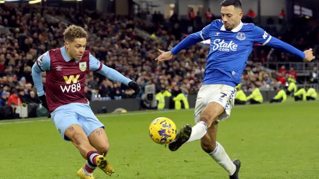 Manuel Benson in action for Burnley against Everton