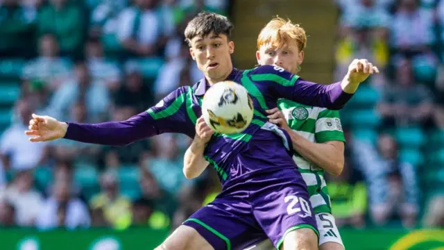 Kieron Bowie holds off Liam Sclaes