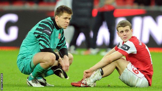 Arsenal players look dejected after losing the 2011 League Cup final