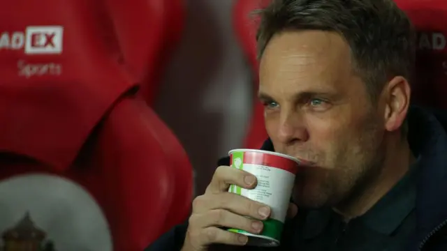 Kristjaan Speakman in the Sunderland dugout