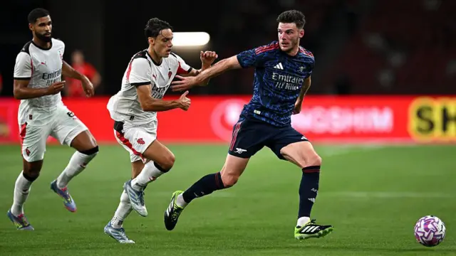 Declan Rice is challenged by Samuele Ricci 