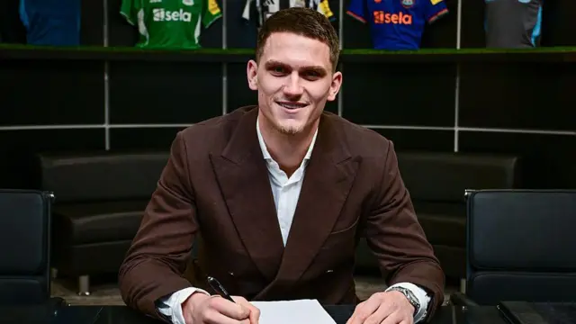 Sven Botman signs a new contract