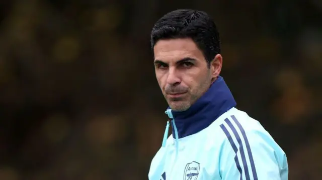 Mikel Arteta managing 