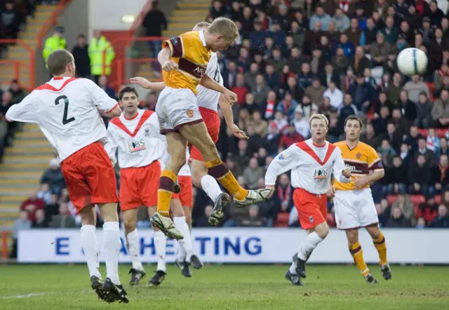 Foran heads Motherwell into the lead 