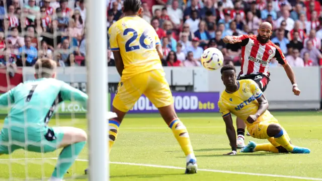 Bryan Mbeumo scores for Brentford