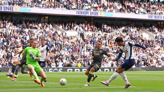 Son Heung-Min of Tottenham Hotspur scores his team's fourth goal past Jordan Pickford of Everton during the Premier League match between Tottenham Hotspur FC and Everton FC at Tottenham Hotspur Stadium