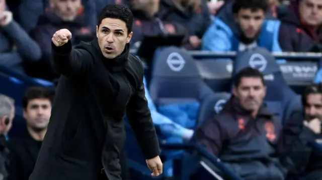 Mikel Arteta gives instructions from the touchline