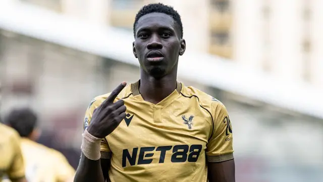 Ismaila Sarr of Crystal Palace celebrates