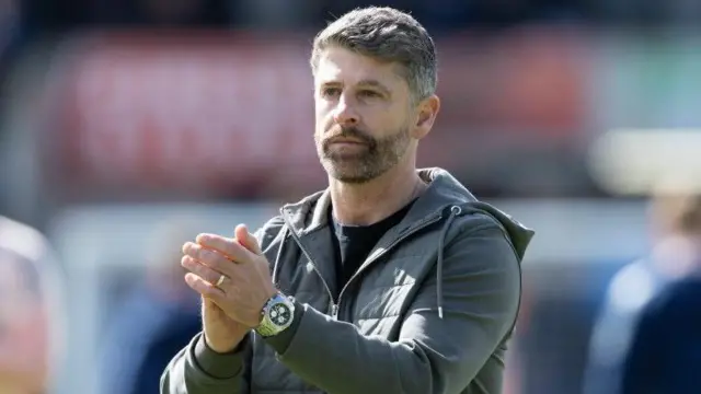 Aberdeen manager Stephen Robinson