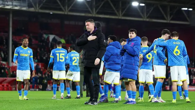 Rob Edwards and Wolves players on the pitch after the final whistle