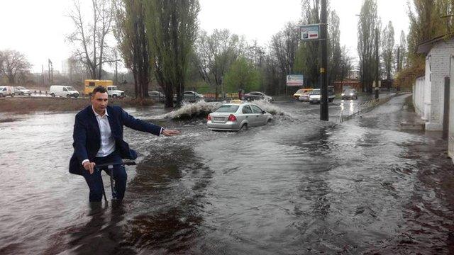 Mayor photoshopped in flood