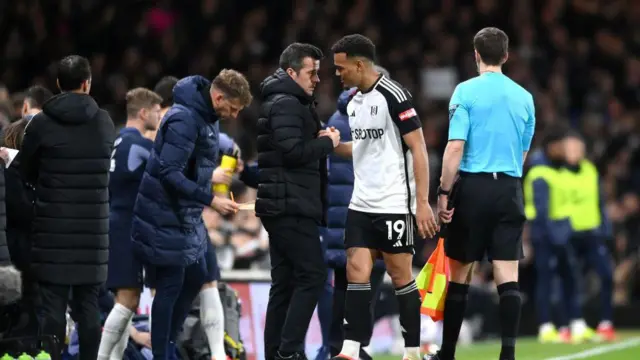 Rodrigo Muniz of Fulham speaks to Marco Silva