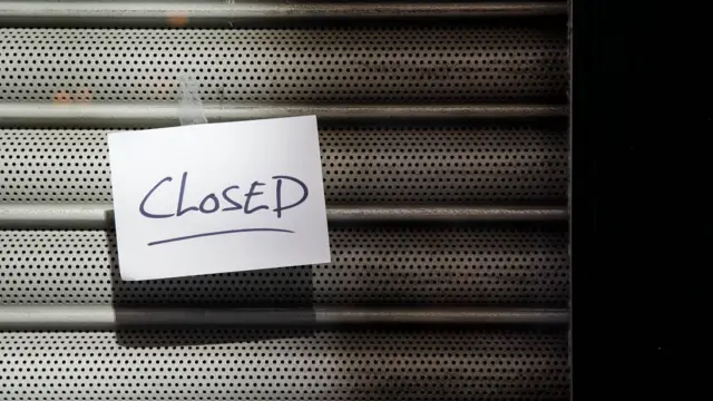 General view of shutter with closed sign