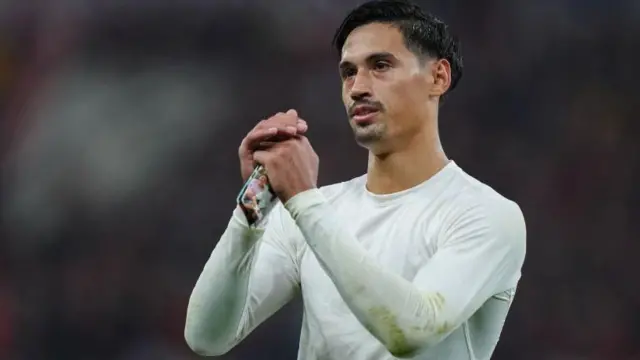  Tijani Reijnders applauds fans