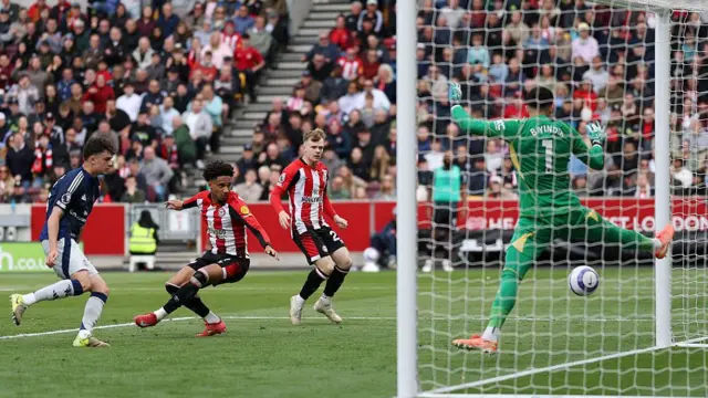 Kevin Schade scores for Brentford