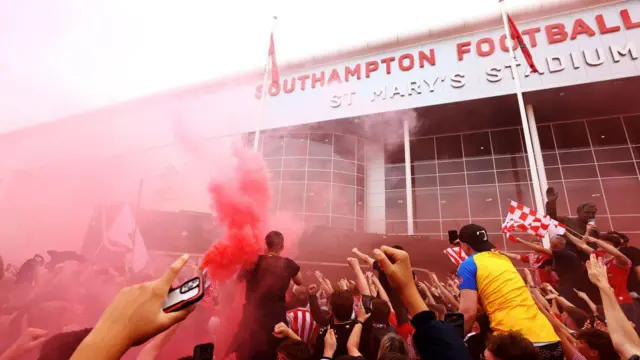 Southampton fans welcome the team coach ahead of the Championship Play-Off Semi-Final 2nd Leg against West Bromwich Albion