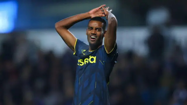 Alexander Isak of Newcastle United looks dejected