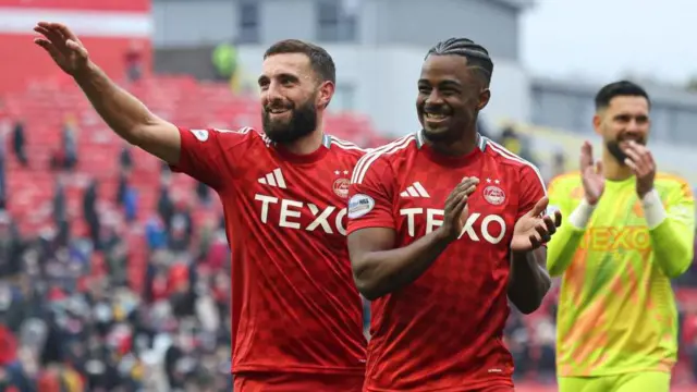 Graeme Shinnie and Duk celebrate at full-time