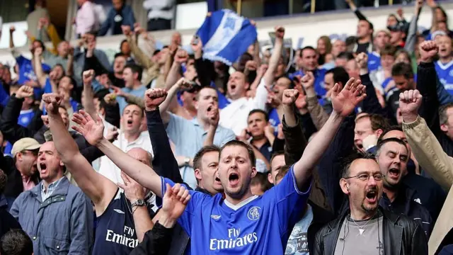  Chelsea fans celebrate