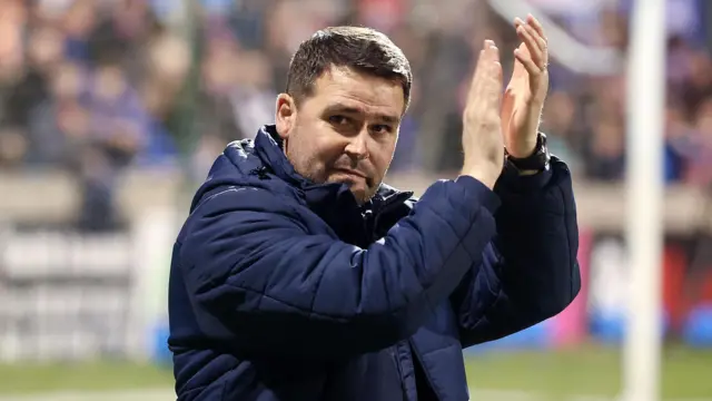 David Healy applauds Linfield fans