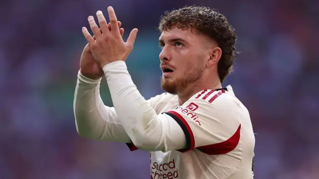 Harvey Elliott applauds fans