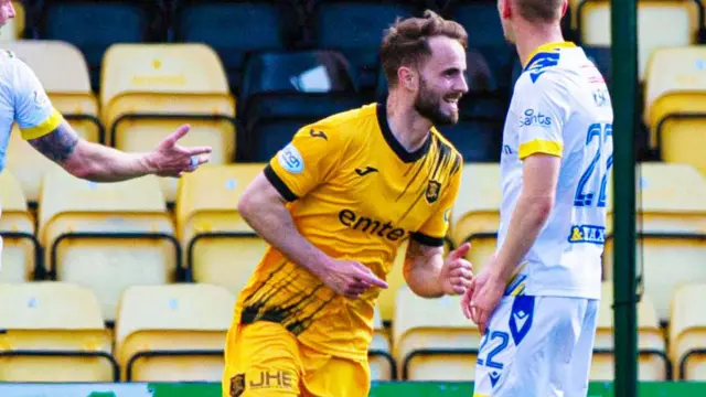 Andrew Shinnie celebrates